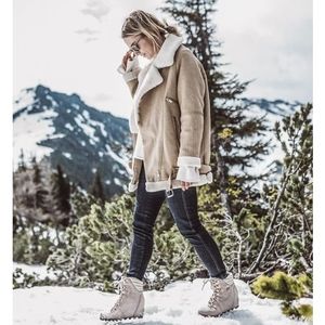 LIKE NEW! Rare Sorel Conquest Holiday Wedge!